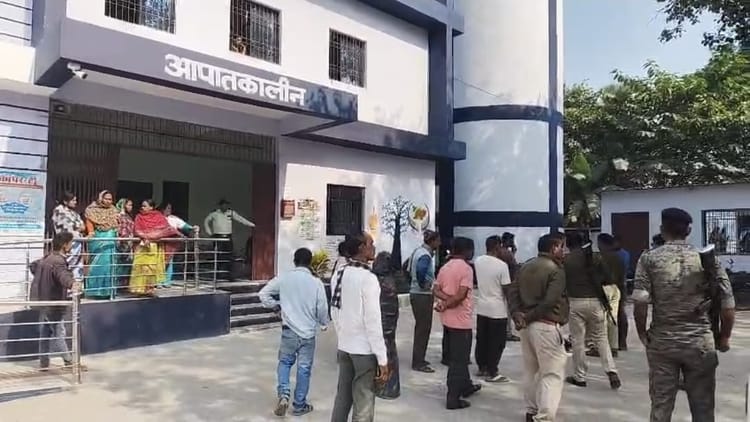 Bihar News : जमीनी विवाद में महिला की पीट-पीटकर हत्या, दोनों पक्षों के बीच हुई मारपीट; गांव में तनाव का माहौल