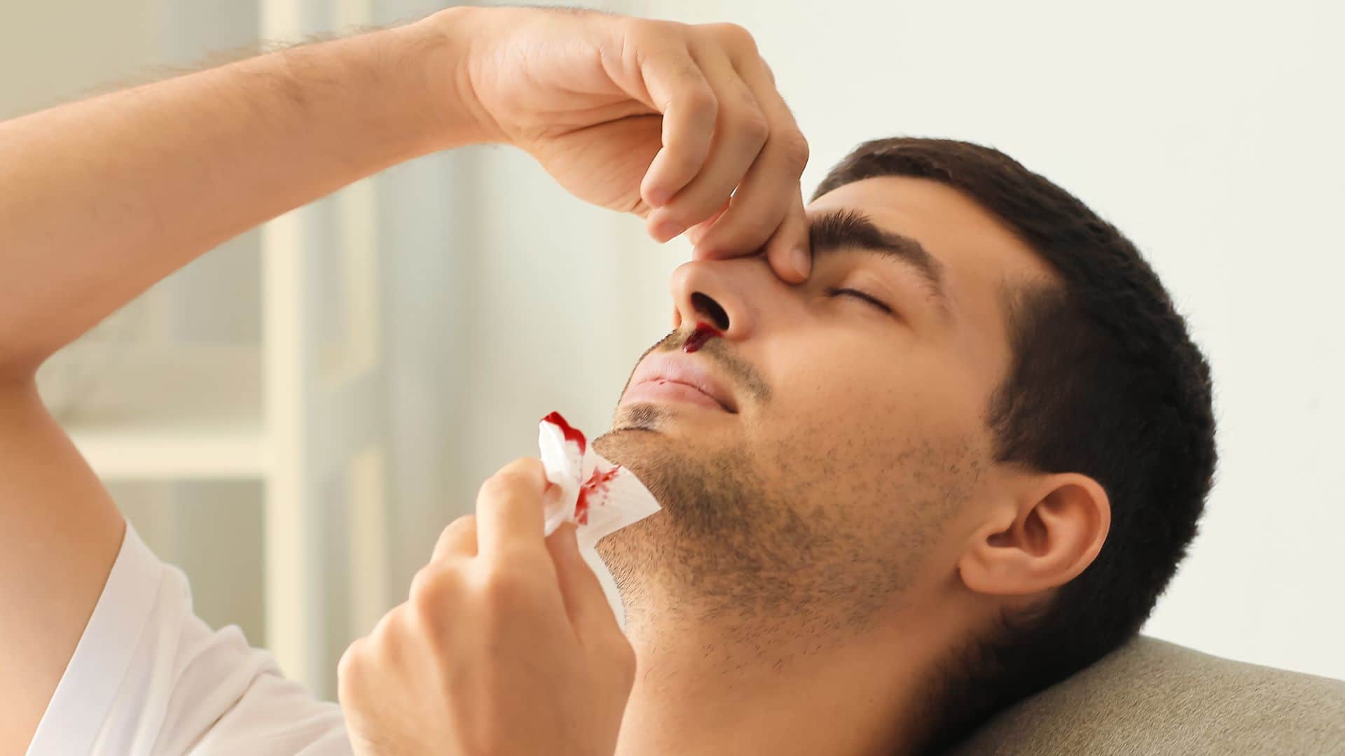 Nose Bleeding While Sneezing Check Causes Symptoms and Prevention Tips in Hindi