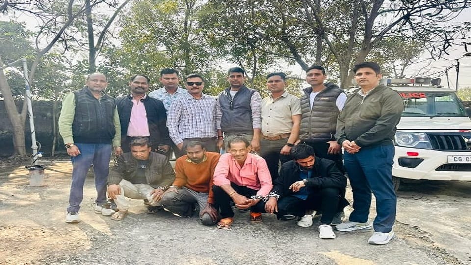 Theft in Akaltara revealed 3 lakh cash and jewelry recovered 4 accused arrested two absconding