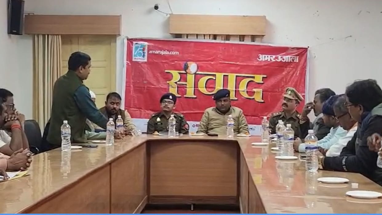 Ballia business organizations interacted with police and traffic officials and suggested solutions to traffic