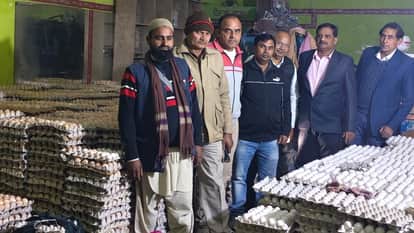 Normal eggs were coloured and made to look like desi eggs and sold at higher rates