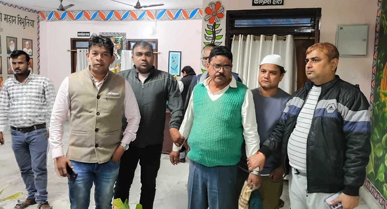 Major vigilance action in Hasanpura, revenue employee arrested while taking bribe of Rs 15,000
