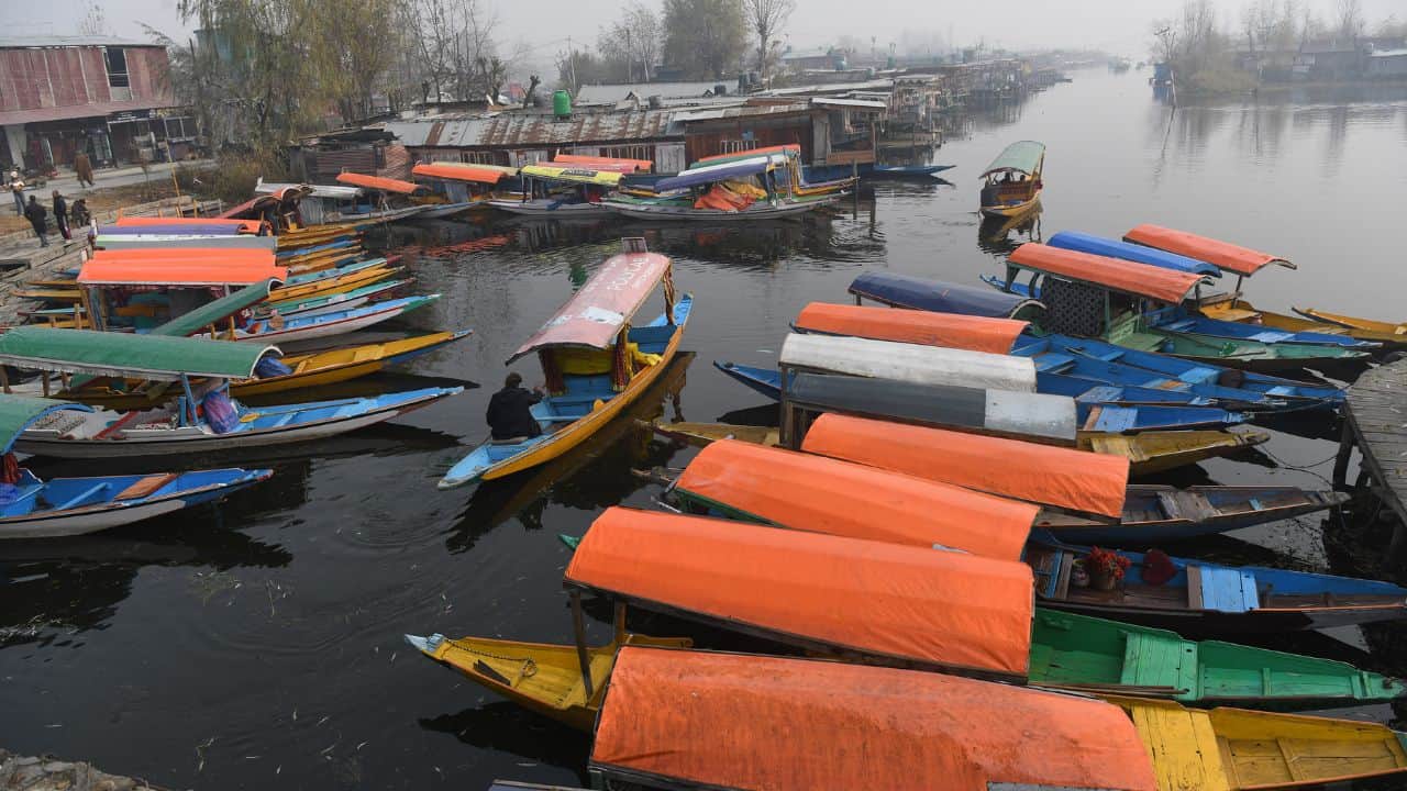 Cold breaks 18-year record in Srinagar and Qazigund