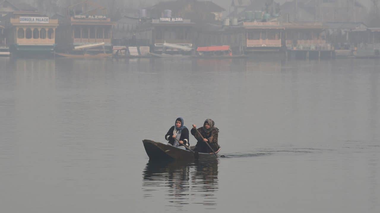 Cold breaks 18-year record in Srinagar and Qazigund