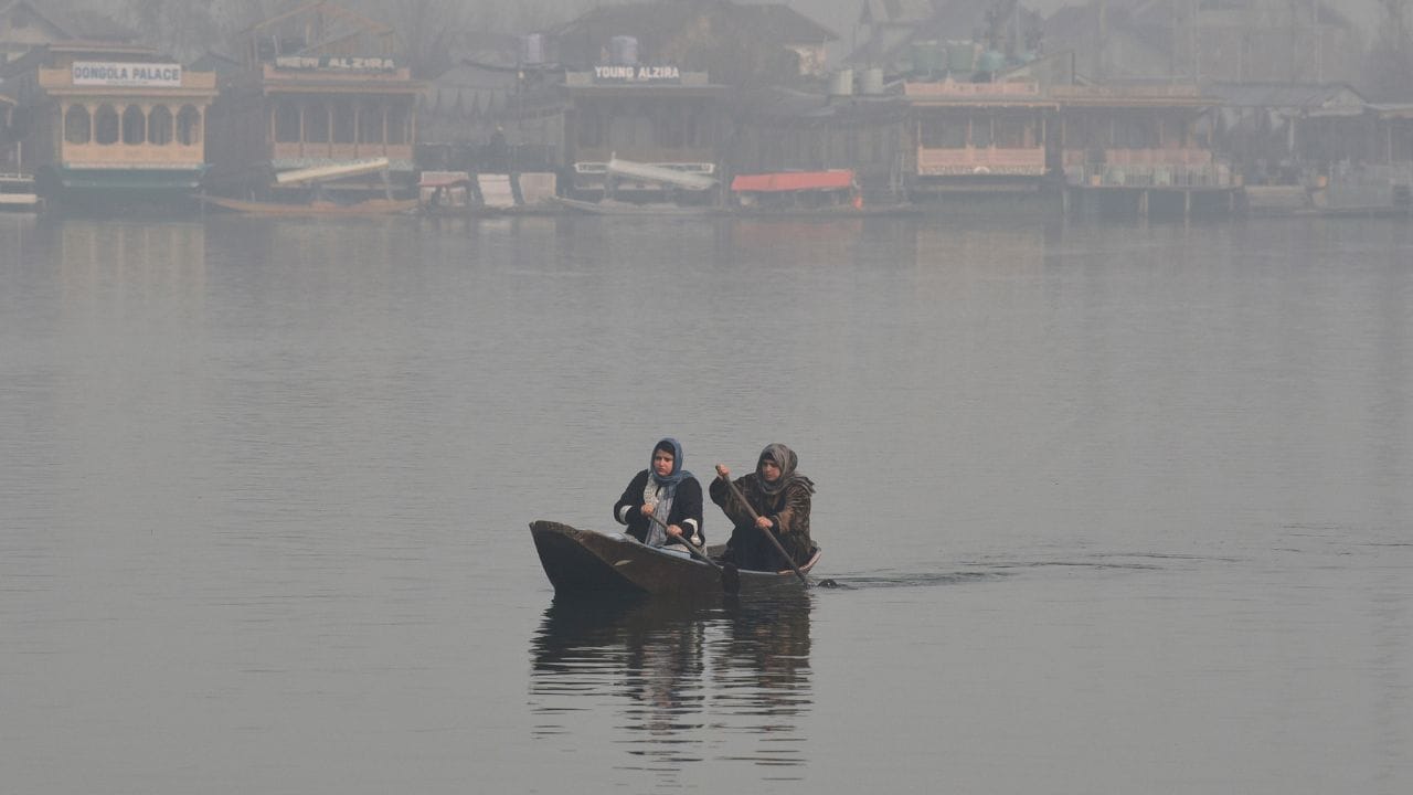 Cold breaks 18-year record in Srinagar and Qazigund