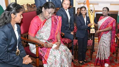Womens cricket team for blind meets President Murmu after WC victory