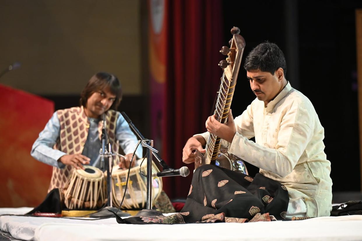 Bhopal News: A confluence of music, mythology and technology, the third and final day of Vishwarang 2025 becam