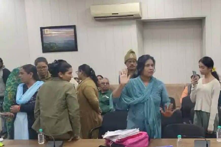 हंगामा करती महिला