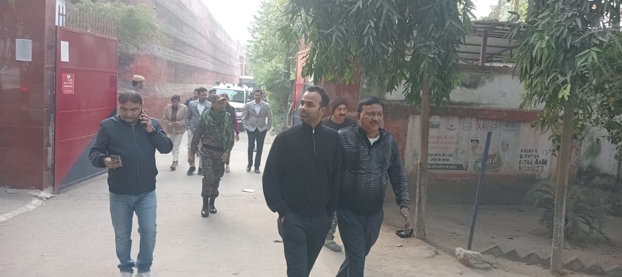 Bihar Police: Raid in Patna's Beur Jail, officials search all wards; inmates panicked