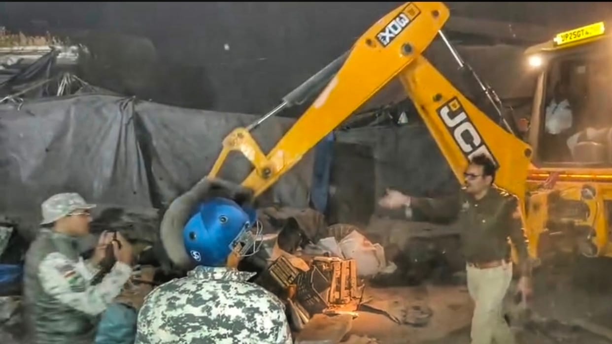 bulldozer runs on encroachment in Bareilly's Qutubkhana Mandi