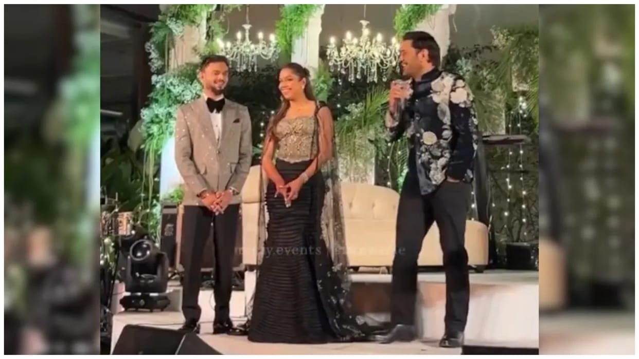 Dhoni Video: "Men Love Playing With Fire" MS Dhoni Funny Advice to Newlywed Couple Video Goes Viral