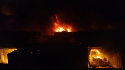 Kanpur: Fire broke out in a textile warehouse due to a short circuit