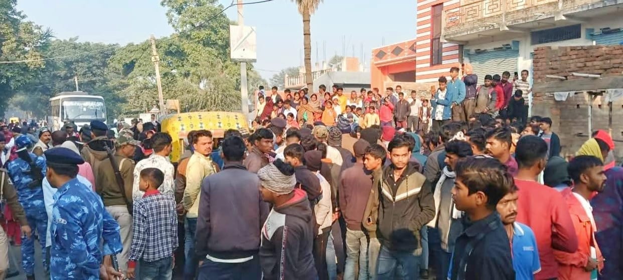 Bihar: A Hiva truck crushed a family riding a bike inside the Kosi embankment, killing the mother and son