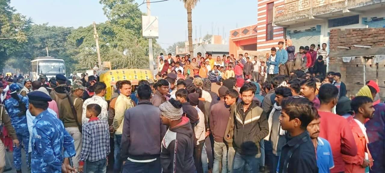 मौके पर जुटी भीड़