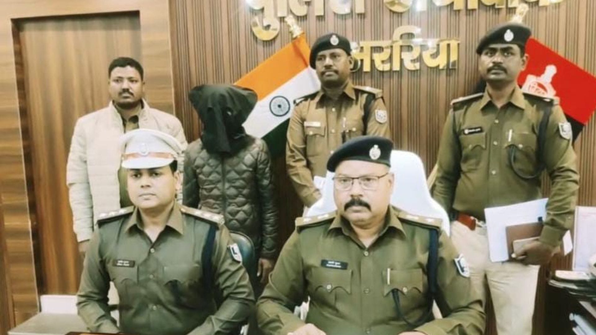 पुलिस की गिरफ्त में आरोपी