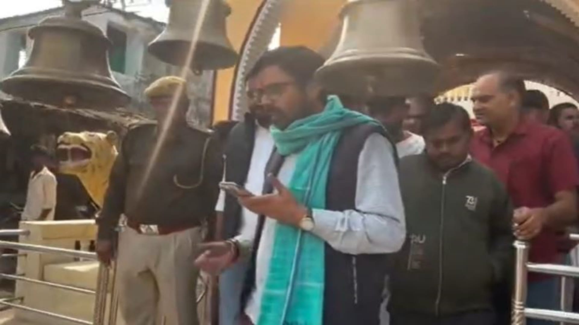 माताजी के मंदिर में चोरी को लेकर विधायक ने फोन पर एएसपी को लगाई फटकार