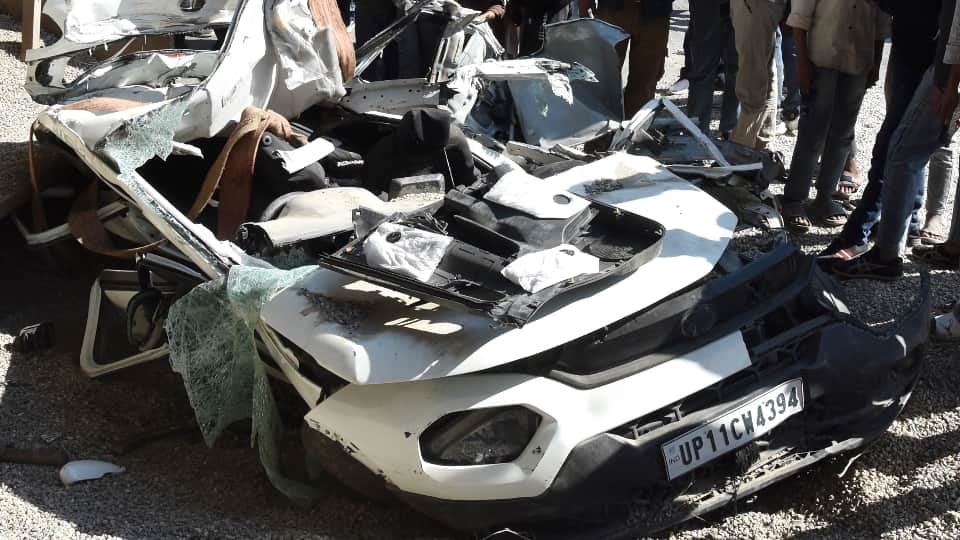 UP Road Accident: Seven Dead as Car Crushed Near Saharanpur News in Hindi