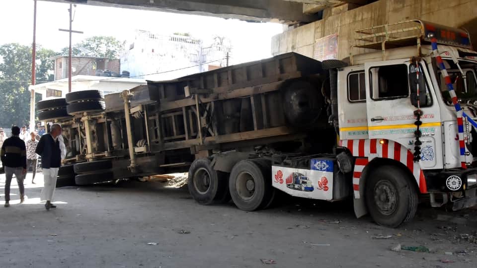 Seven people died after dumper and gravel fell on car on Delhi-Dehradun Expressway postmortem report released