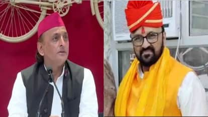 सपा प्रमुख अखिलेश यादव, कैबिनेट मंत्री योगेंद्र उपाध्याय।