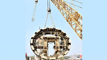 Kanpur: Metro uses a 400-ton crawler crane to remove parts from two TBM machines