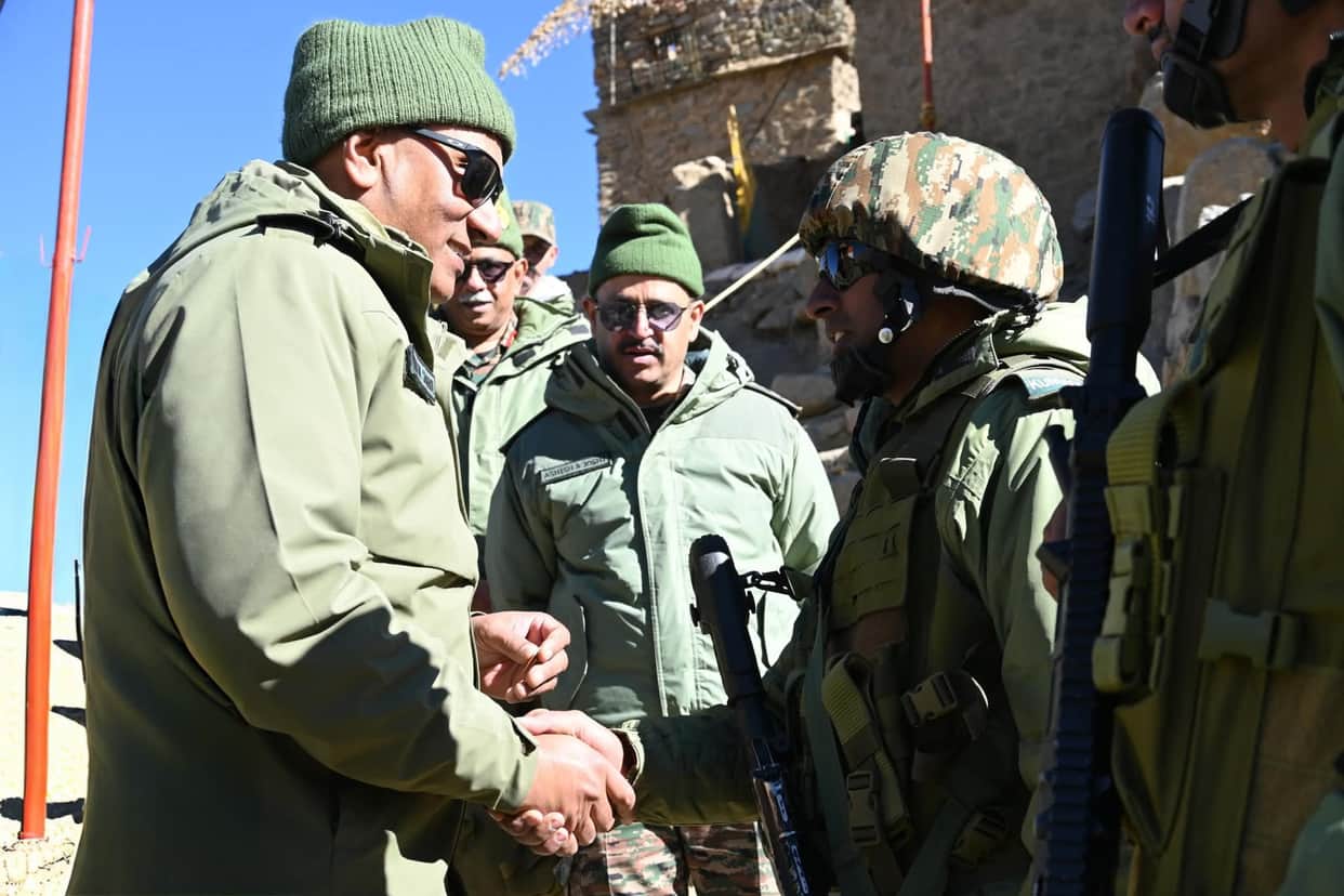 Lt Gen Pratik Sharma visits Dras-Kargil front