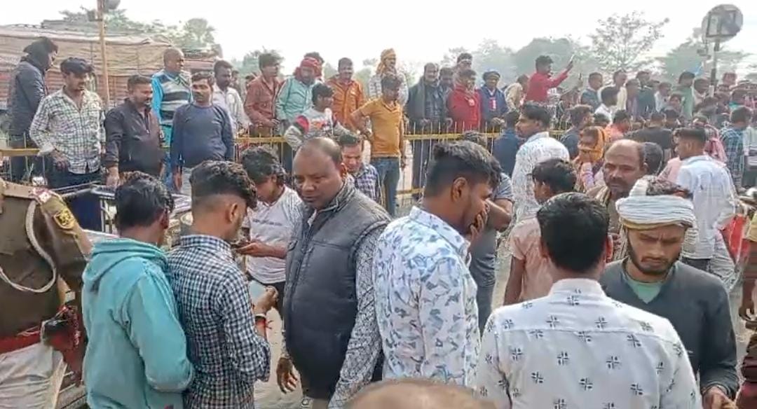 Bihar News Many people died and several were injured in a road accident in Motihari people protested on road