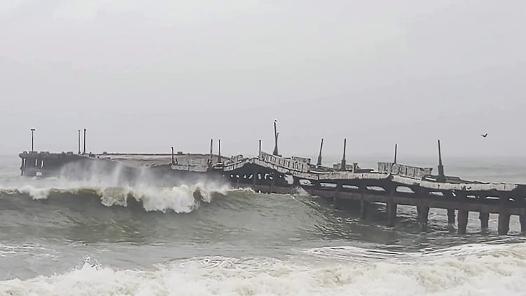 Cyclone Ditwah:श्रीलंका में तबाही मचाने के बाद दक्षिण भारत की ओर बढ़ रहा तूफान, मूसलाधार बारिश-तेज हवाएं जारी – Cyclone Ditwah Update 30th November Morning Tamil Nadu Andhra Pradesh Heavy Rainfall