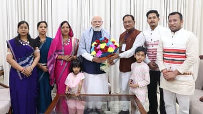 CM Vishnudev Sai met PM Narendra Modi with his family, said - it was an emotional moment for us in Raipur