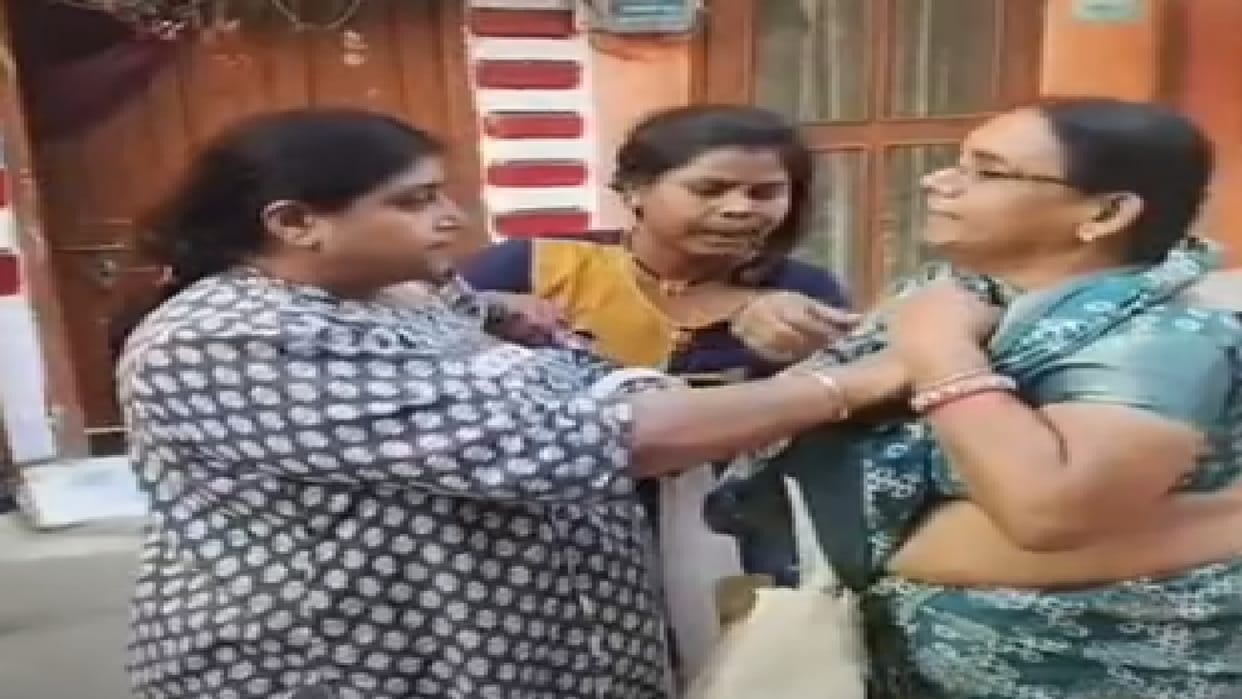 During voter revision, a woman BLO was abused and beaten in Raipur