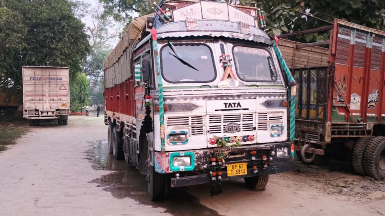 Azamgarh News Police seize truck loaded with cattle hidden under tarpaulin smuggling attempt fails