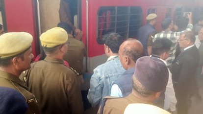 Jhansi: Station turned into a cantonment after information about a suspected terrorist on Hirakud Express