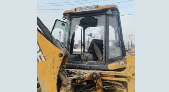 Kanpur Stone pelting on KDA team indecency with inspector and constable report against eight two arrested