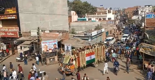 Shriprakash Jaiswal The last journey begins last rites will performed at Bhairav Ghat crowd of dignitaries
