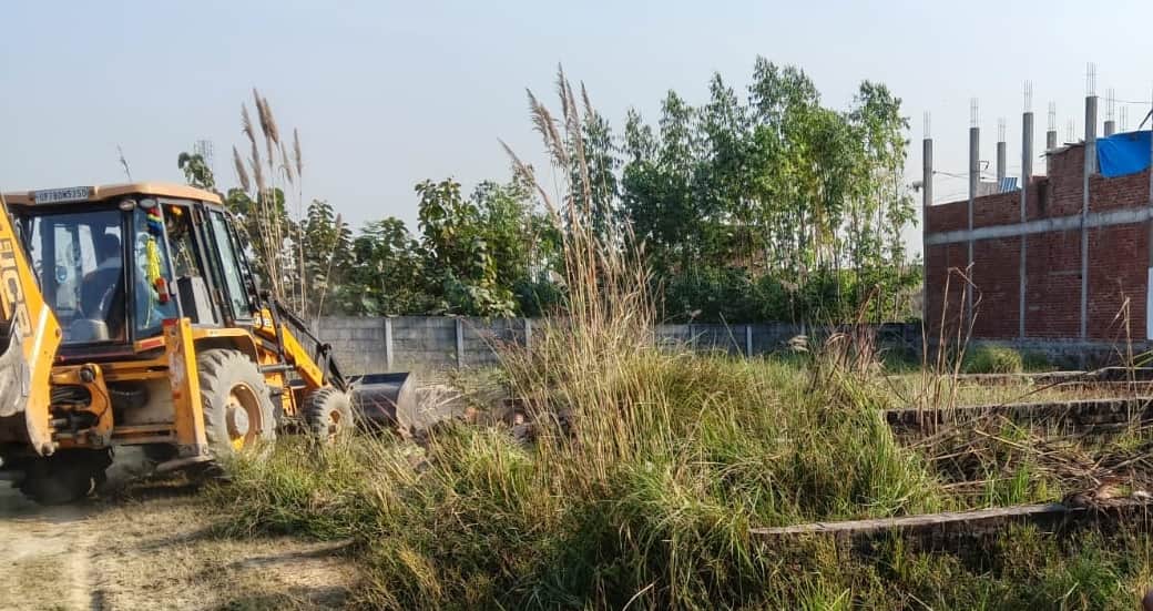 Kanpur Stone pelting on KDA team indecency with inspector and constable report against eight two arrested