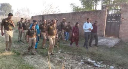 Kanpur Stone pelting on KDA team indecency with inspector and constable report against eight two arrested
