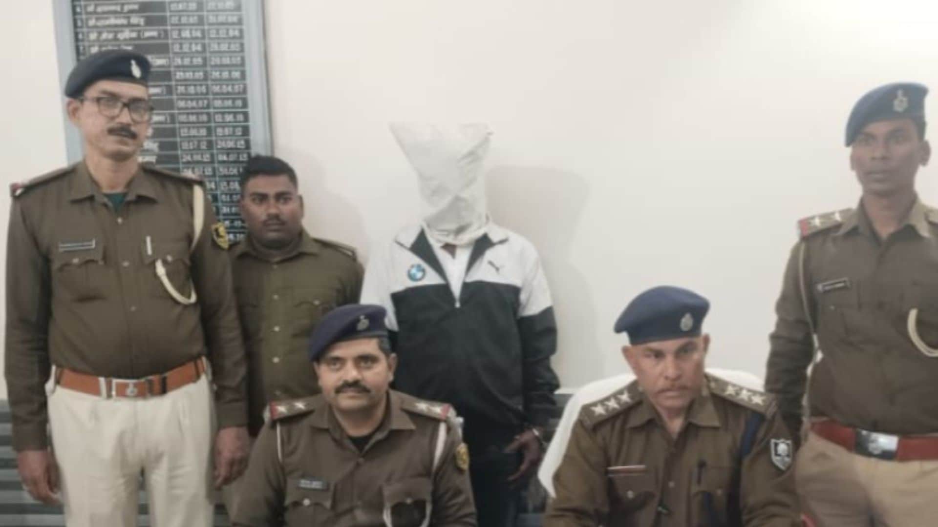 पुलिस की गिरफ्त में आरोपी