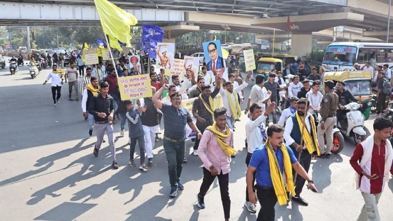 Indore news JAYS organization protest march in support of IAS Santosh Verma over Roti Beti statement
