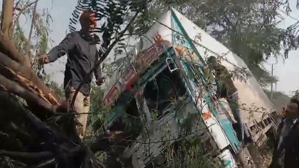 Uncontrolled container hits tree