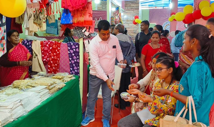 Bihar News: तीसी के लड्डू ने सोनपुर मेले में मचाई धूम, स्वाद और सेहत का अनोखा संगम, बना केंद्र आकर्षण