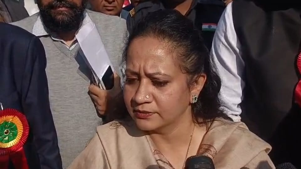 Dispute over laying blocks on the paved road at the Civil Hospital