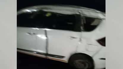 Amethi: Car hit by unknown vehicle on Purvanchal Express, one dead