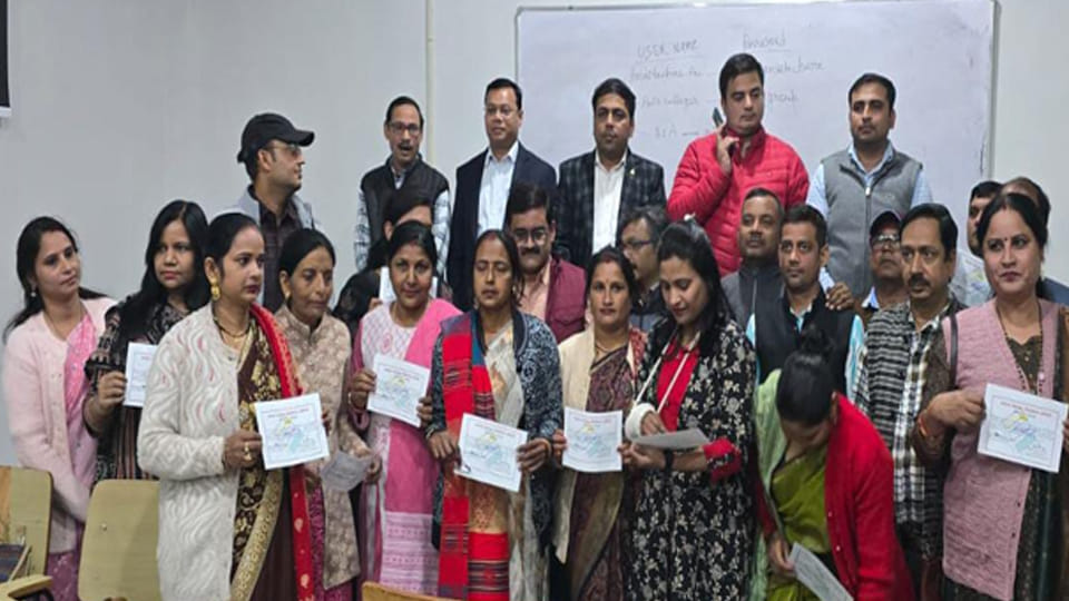 Kanpur: 36 BLOs honored for completing their work ahead of schedule