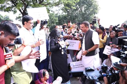 Vidhan Sabha Winter Session: Congress women MLA arrives dressed as Putana, wearing a garland of cough syrup ar