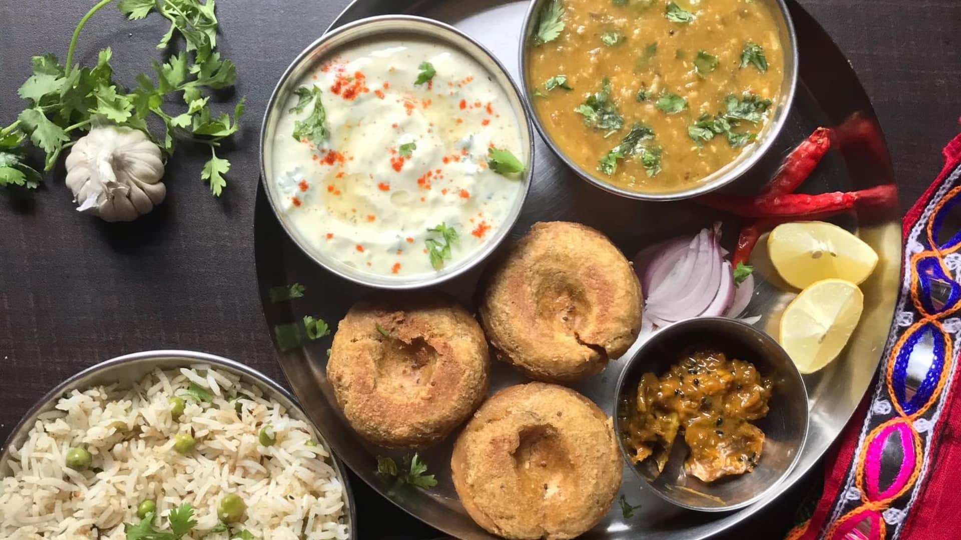 how to make dal bafle at home in hindi dal bafle kaise banate hain