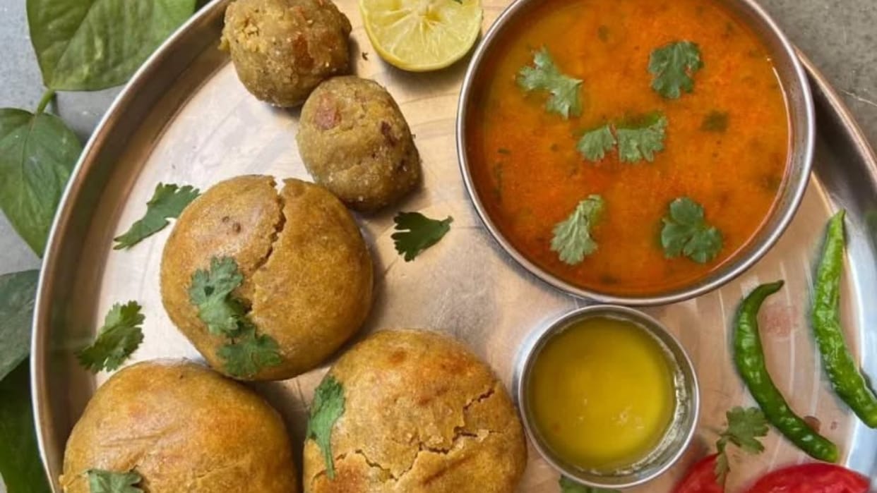 how to make dal bafle at home in hindi dal bafle kaise banate hain