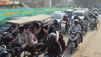 Barricading on MG Road became a problem, traffic jam at Hariparvat and Nalbandh