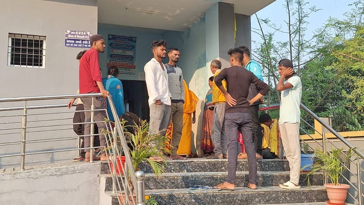 Bihar Accident: साइकिल और मोटरसाइकिल की सीधी भिड़ंत में एक की मौत, तीन गंभीर रूप से घायल