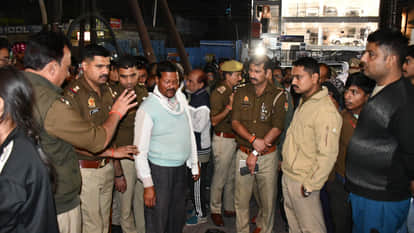 Jam and commotion due to placing the dead body of a girl on the road in Mohaddipur