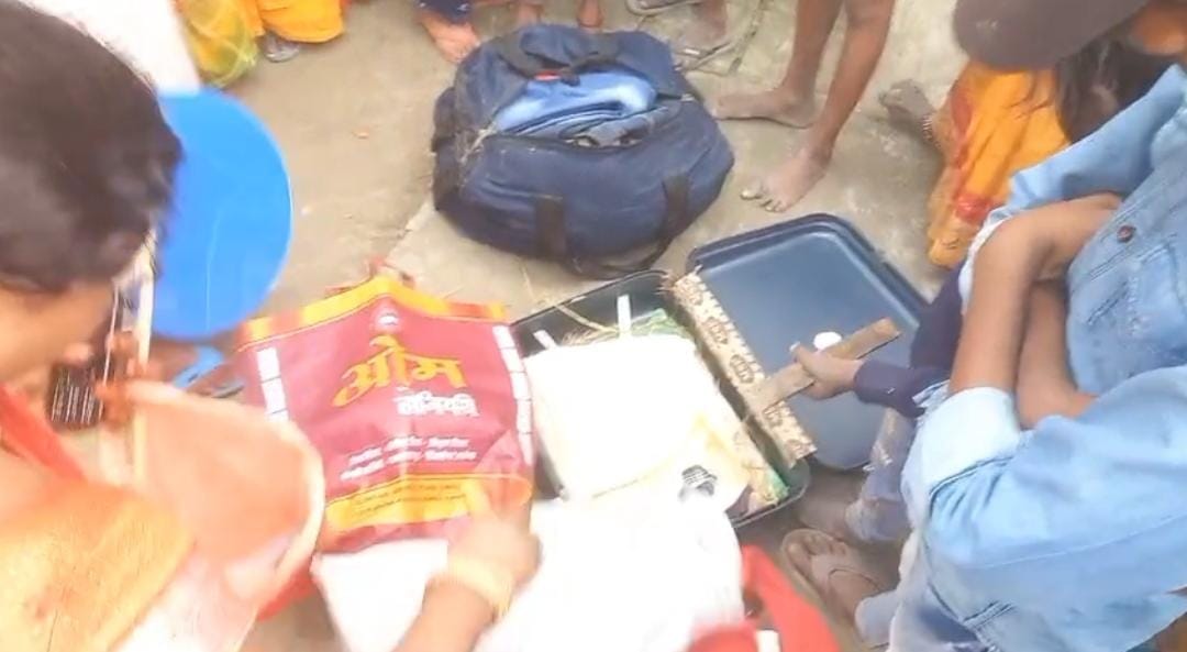 Crime News Lakhs stolen from a family's house while attending a wedding Police