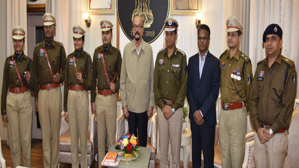 Probationary officers of the Indian Police Service met Governor Ramen Deka in Chhattisgarh